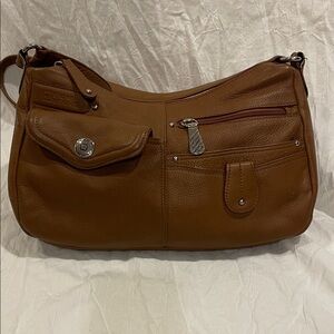 Stone Mountain genuine pebbled leather shoulder bag.  Organizer. Classic